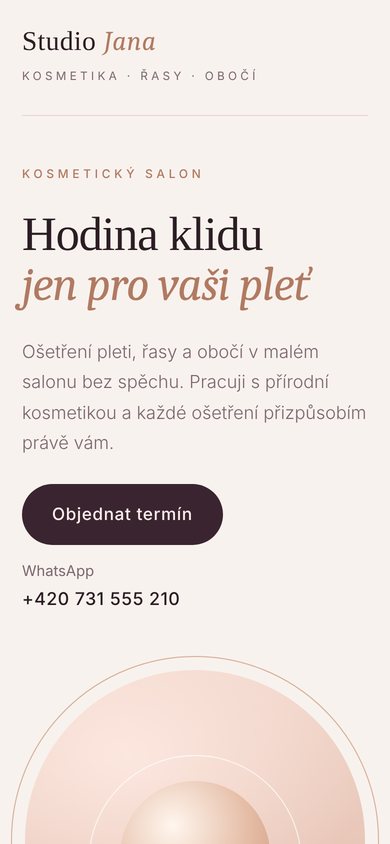 Ukázka webu kosmetického salonu na mobilu